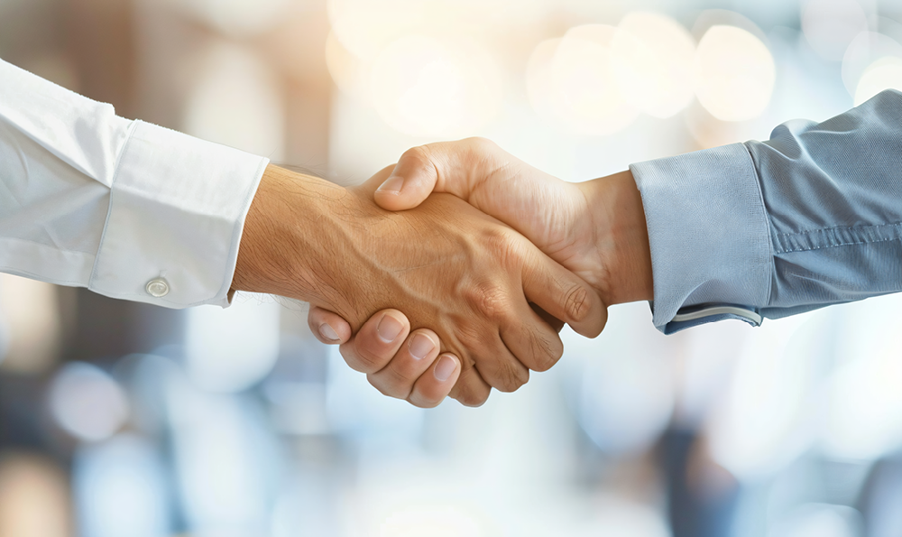 千庫網(wǎng)_理財顧問與顧客握手合作_攝影圖編號20593406 - 副本.png