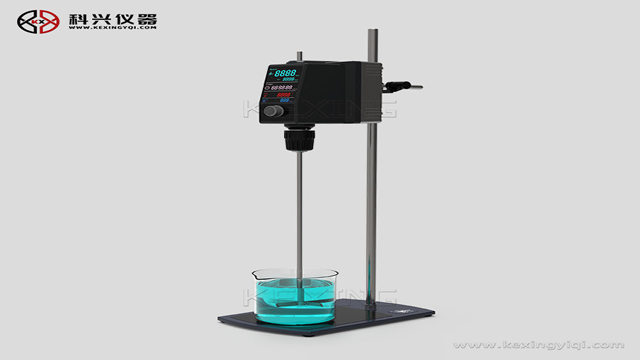 他來了，他來了，他帶著頂置式電動攪拌器走來